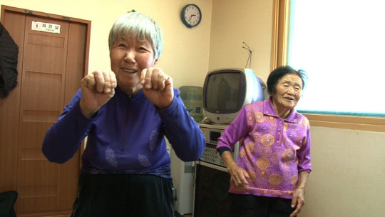 EBS는 21일 밤 11시35분 겨울기획 '장수의 비밀'에서 '대박마을 할매들의 겨울나기'를 방송한다고 밝혔다.  EBS 제공